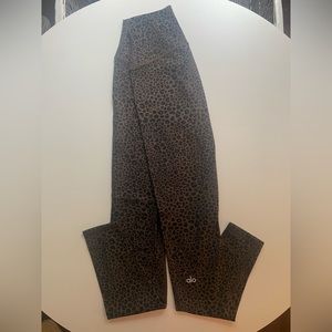 Alo Yoga Leopard Vapor High Waisted Leggings SZ S